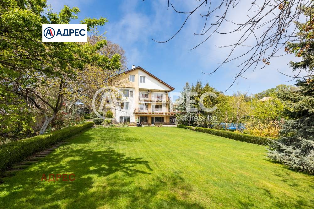 Продава КЪЩА, гр. Варна, м-т Долна Трака