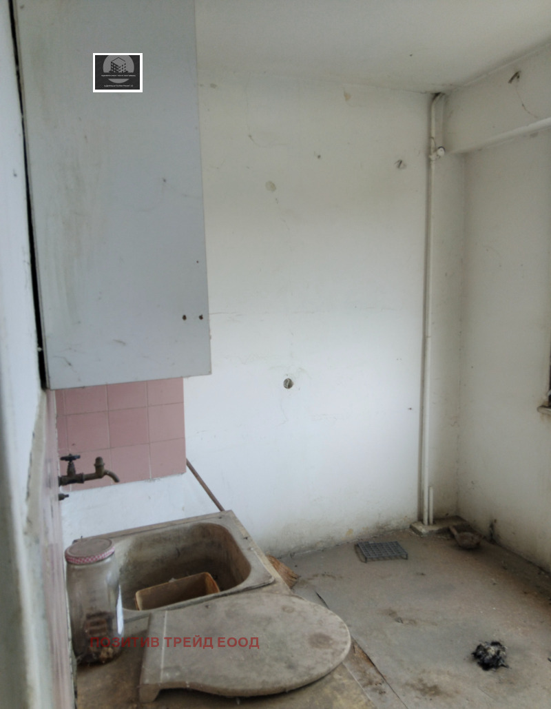 Продава 3-СТАЕН, гр. Бобов дол, област Кюстендил, снимка 2 - Апартаменти - 52674383