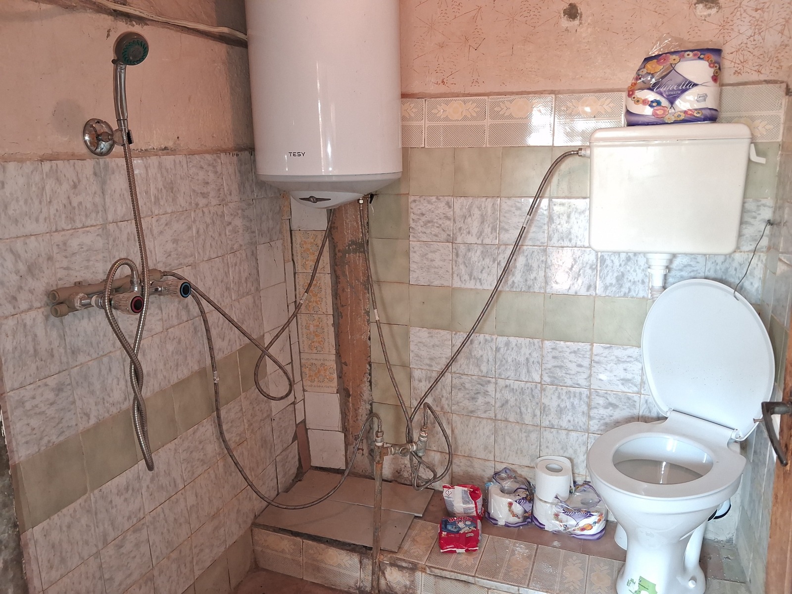 Продава КЪЩА, с. Избеглии, област Пловдив, снимка 15 - Къщи - 56005856