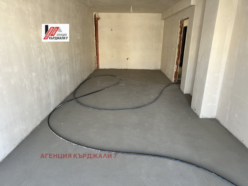 Продава 3-СТАЕН, гр. Кърджали, Възрожденци, снимка 2 - Апартаменти - 53185499