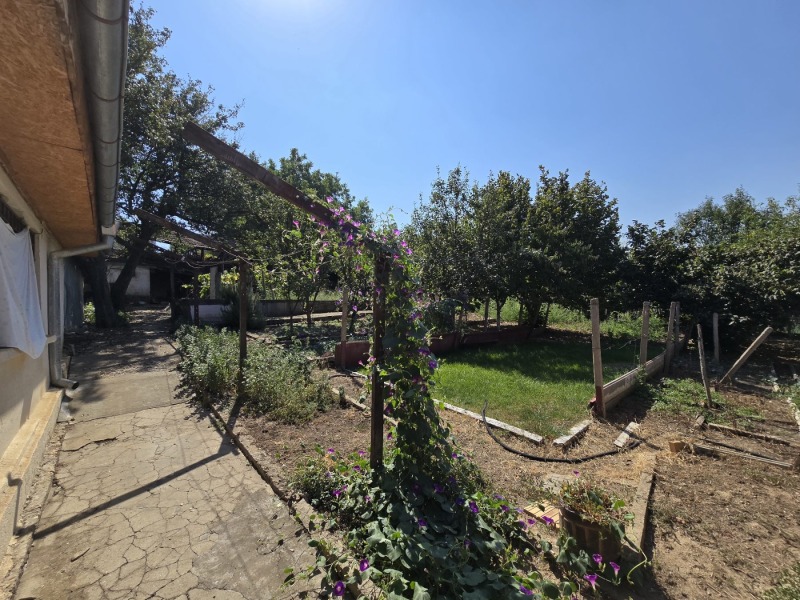 Till salu  Hus region Pleven , Grivica , 100 kvm | 66818428 - bild [14]