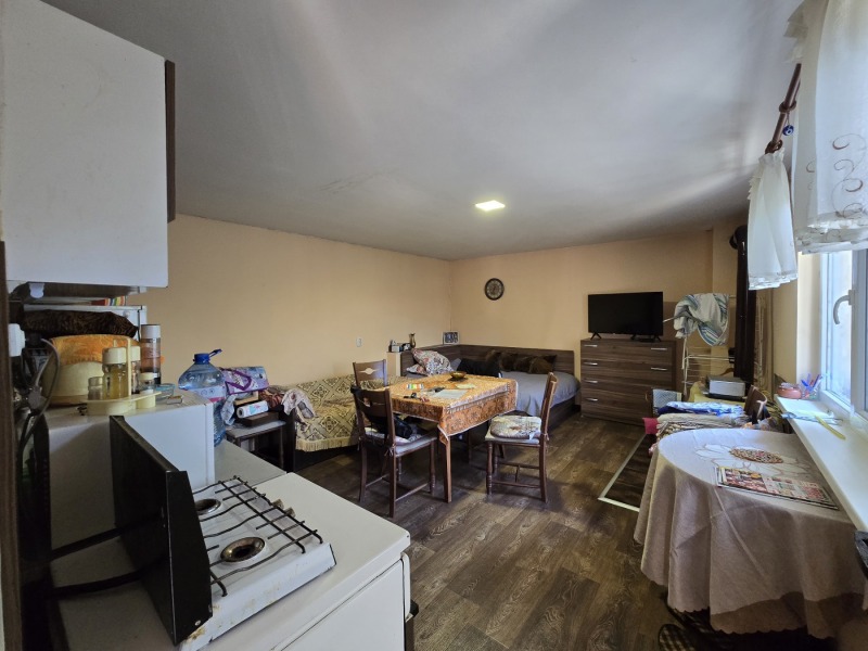 Till salu  Hus region Pleven , Grivica , 100 kvm | 66818428 - bild [11]