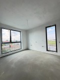 Продава КЪЩА, град София, гр. Нови Искър • 440000 € / 860565.20 лв. • 83228079 13