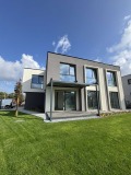 Продава КЪЩА, град София, гр. Нови Искър • 440000 € / 860565.20 лв. • 83228079 1