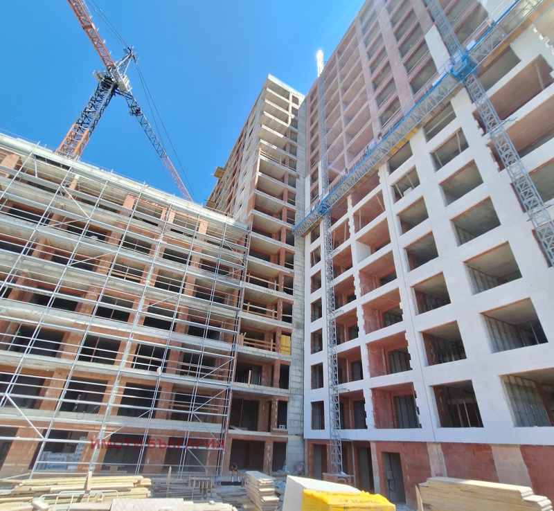 En venta  2 dormitorios Varna , Mladost 1 , 188 metros cuadrados | 28135375 - imagen [2]
