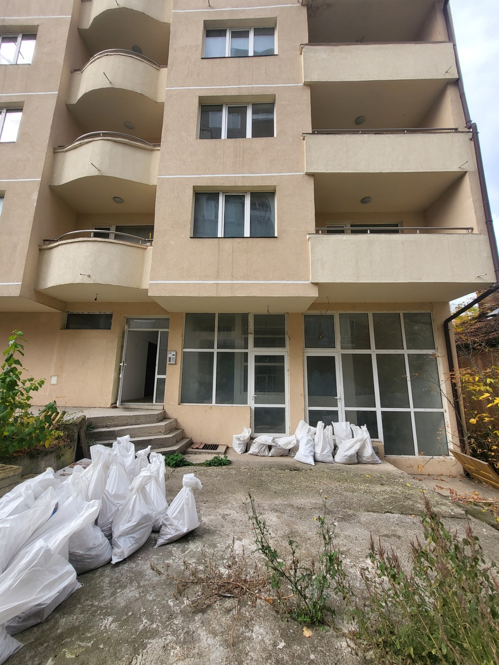 Продава МАГАЗИН, гр. Плевен, Широк център, снимка 2 - Магазини - 54375939