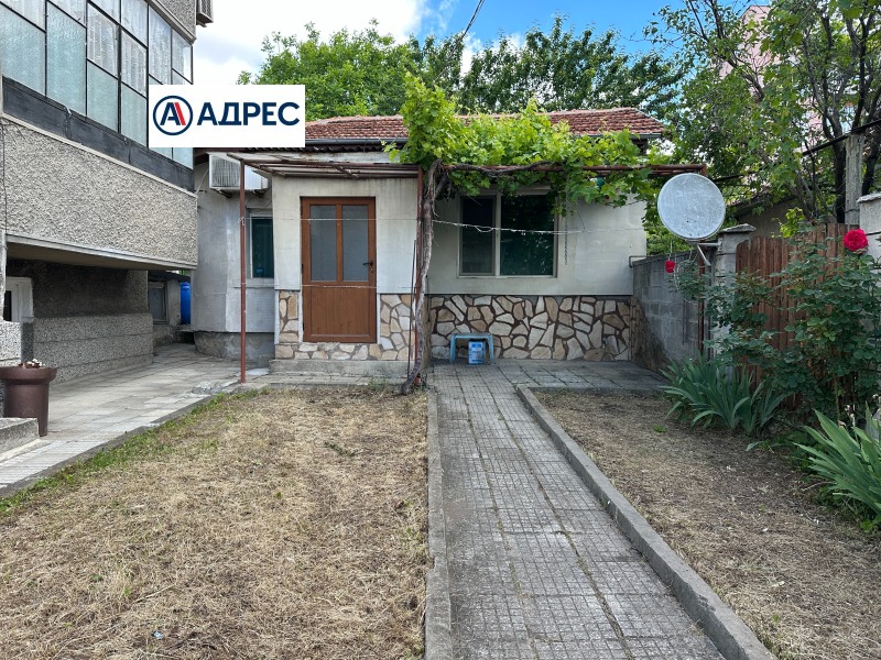 Продава КЪЩА в град Шумен, Добруджански - 50 кв.м / 133 000 € » 260 125.39 лв., АДРЕС НЕДВИЖИМИ ИМОТИ - КАНТОРА ШУМЕН