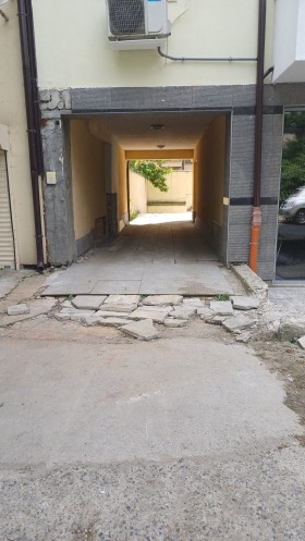 Гараж Център, София 2