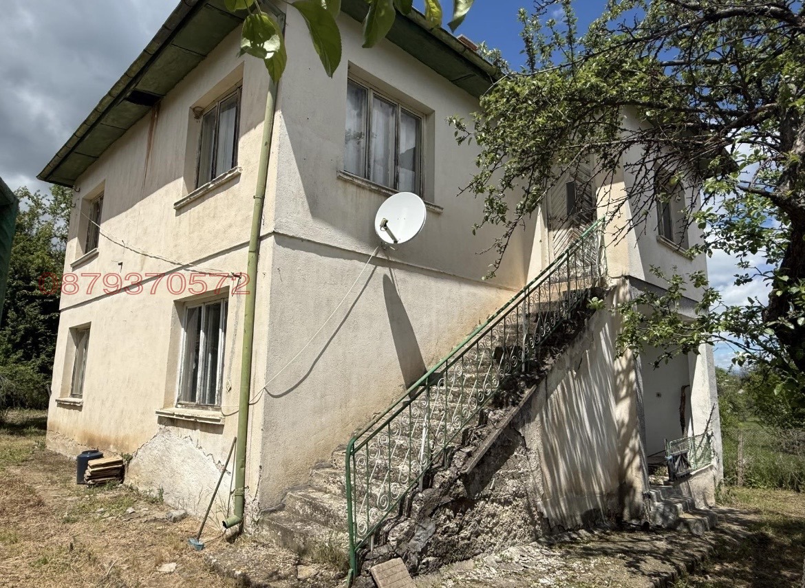 Продава КЪЩА, с. Гюешево, област Кюстендил