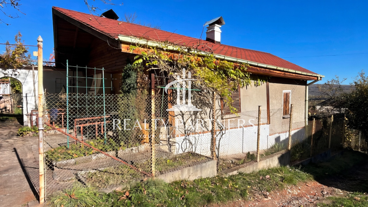 Продава КЪЩА, с. Извор, област Перник