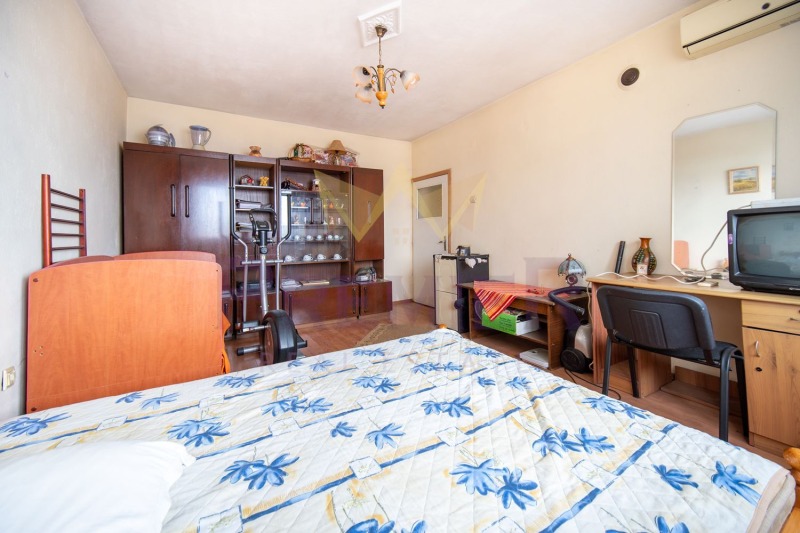 Продава ЕТАЖ ОТ КЪЩА, гр. Добрич, Рилци, снимка 5 - Етаж от къща - 53148281