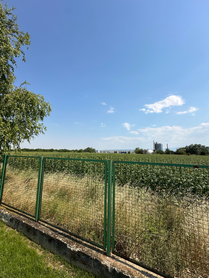 Продава  Парцел град Пловдив , Индустриална зона - Север , 9809 кв.м | 21741503 - изображение [3]