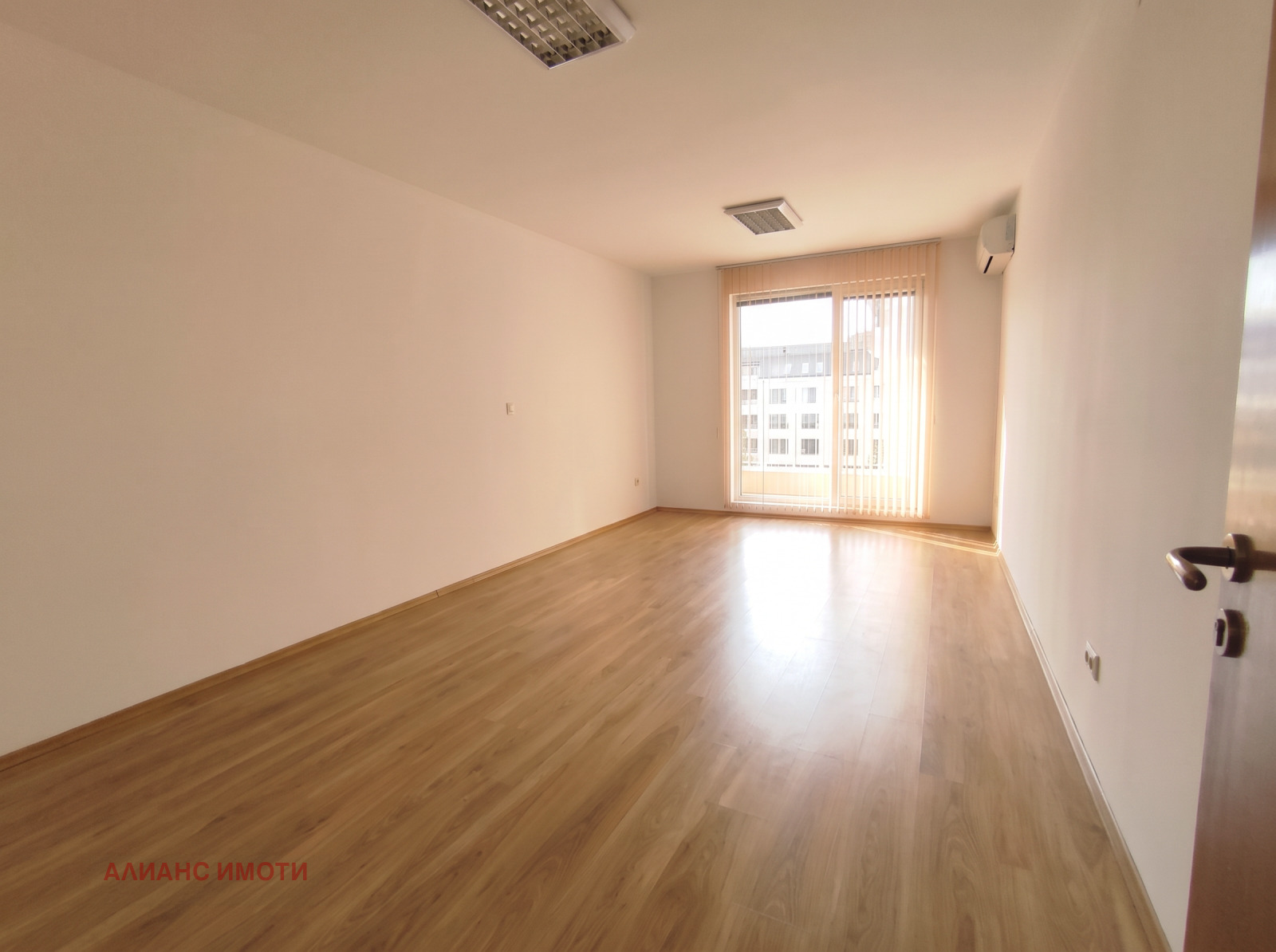 Продава МНОГОСТАЕН, гр. София, Център, снимка 9 - Апартаменти - 56651633