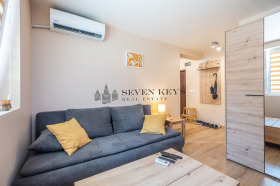 Stüdyo Kolhozen pazar, Varna 7