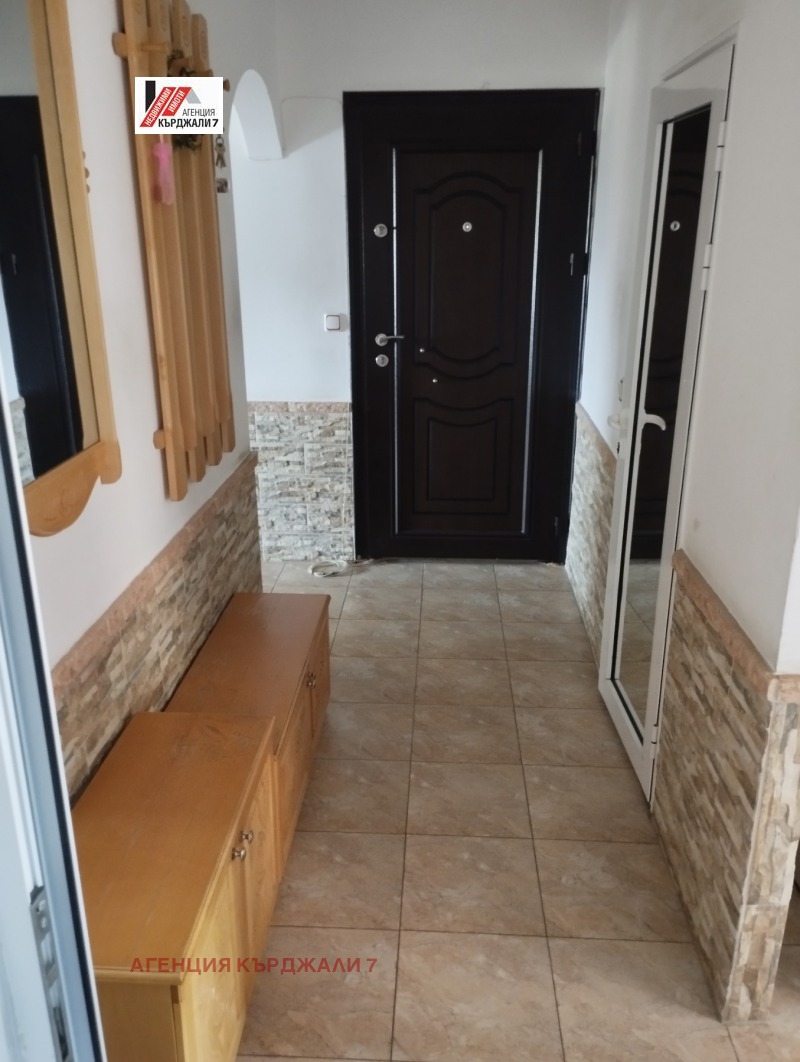 Продава 3-СТАЕН, гр. Кърджали, Възрожденци, снимка 2 - Aпартаменти - 47199767