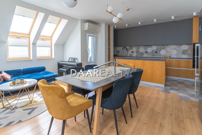 In vendita  2 camere da letto Plovdiv , Vastanicheski , 160 mq | 88397012