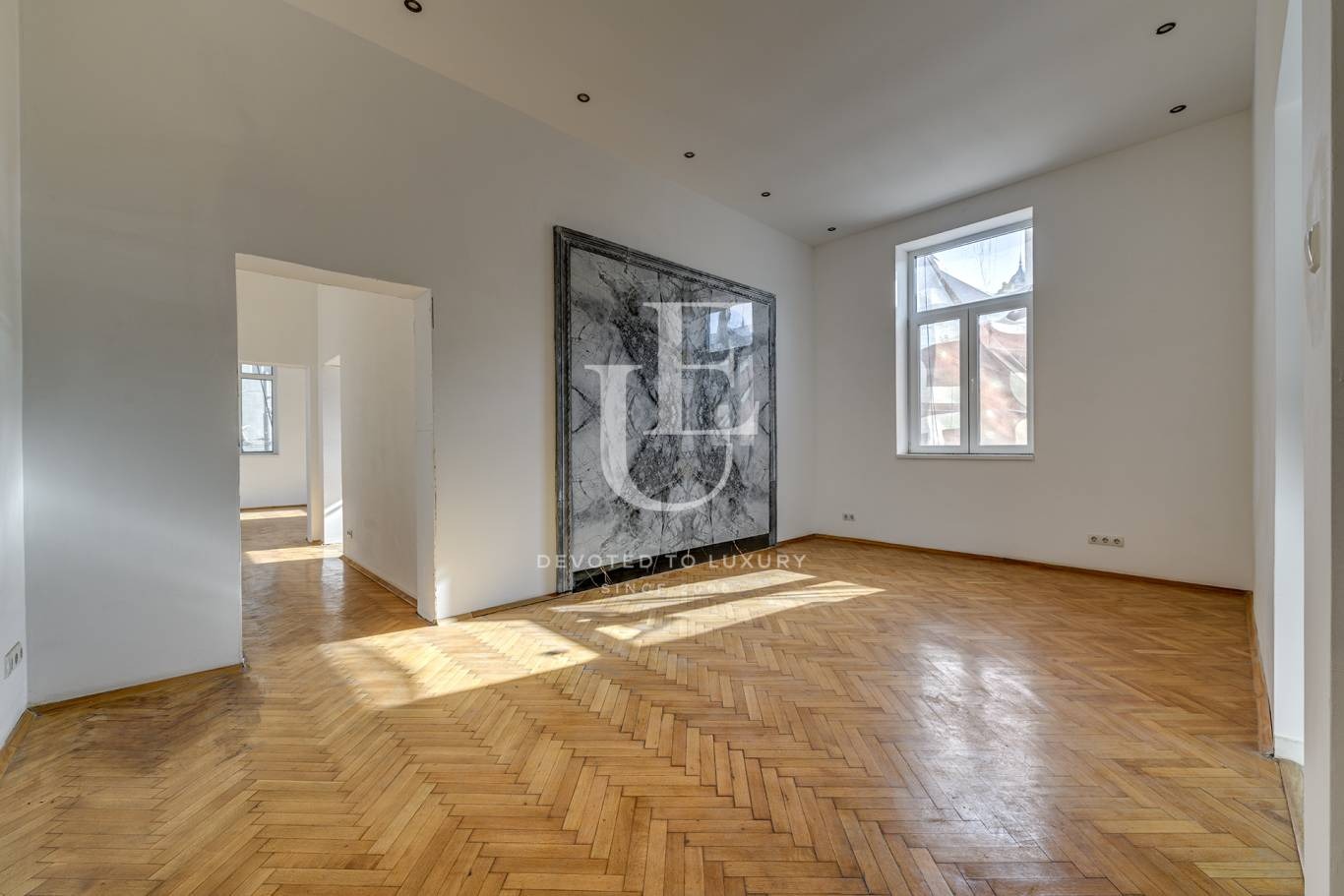 Продава КЪЩА, гр. София, Център, снимка 2 - Къщи - 49269985