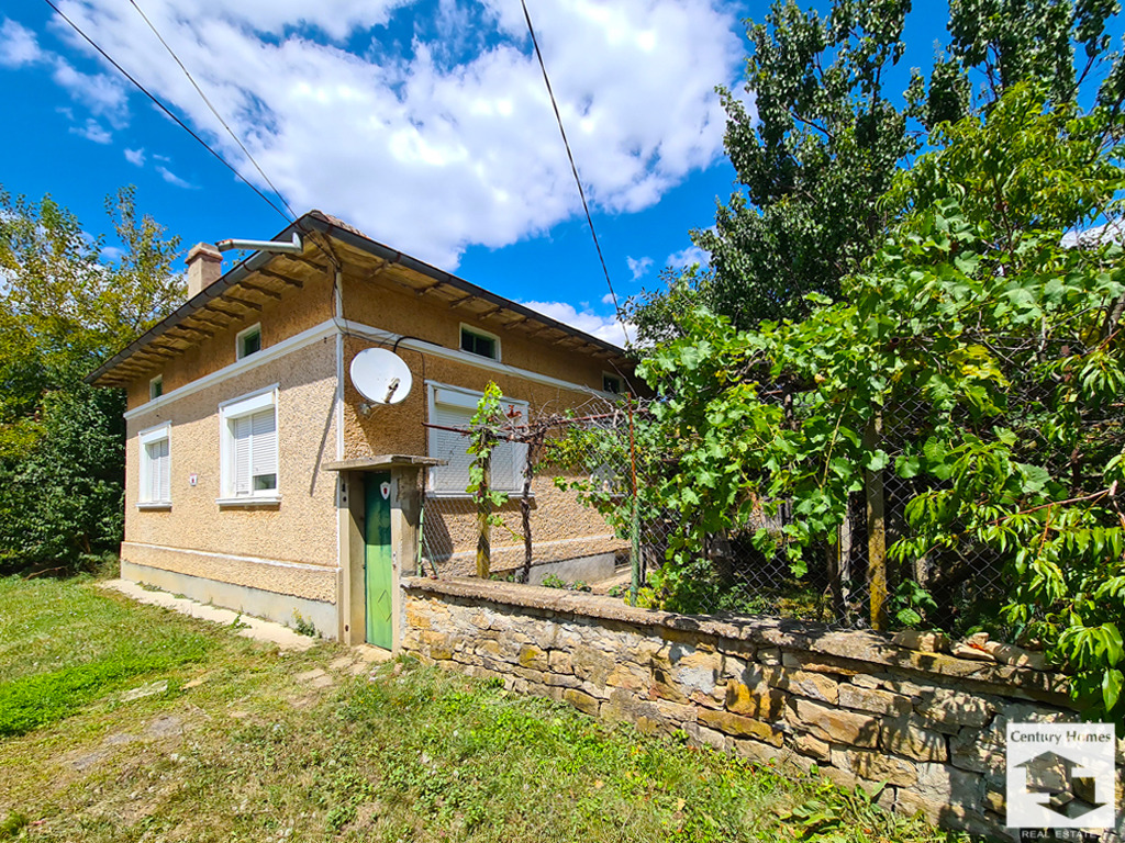 Продава КЪЩА, с. Добромирка, област Габрово, снимка 2 - Къщи - 46902079