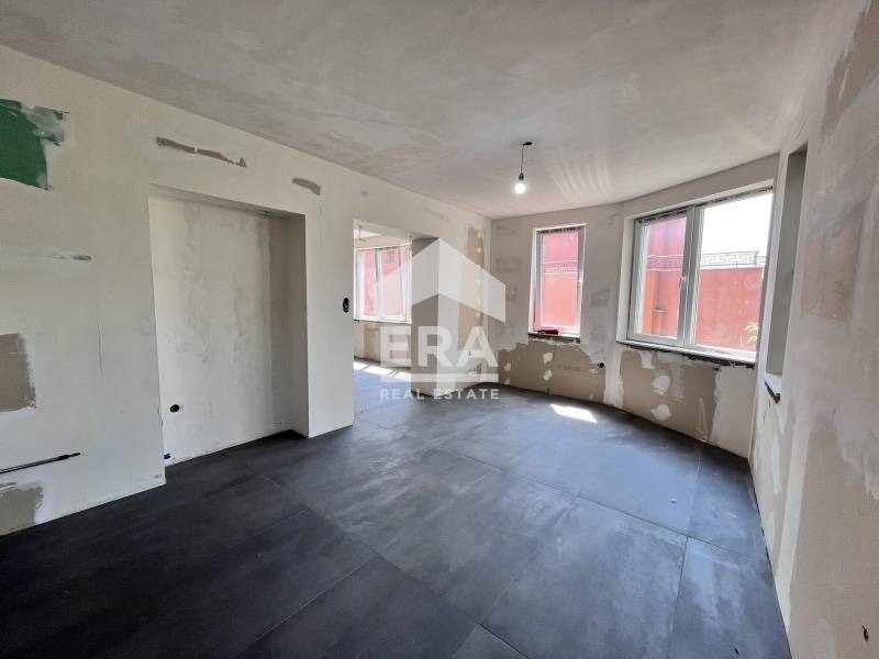 Продава ЕТАЖ ОТ КЪЩА, гр. Варна, Гръцка махала, снимка 2 - Етаж от къща - 52409554