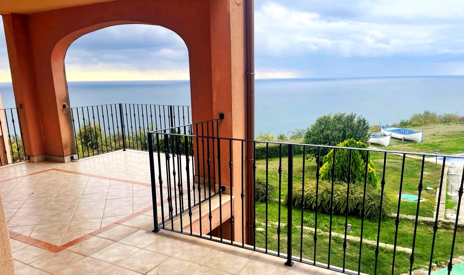 Продава  3-стаен област Добрич , с. Топола , 122 кв.м | 32820738