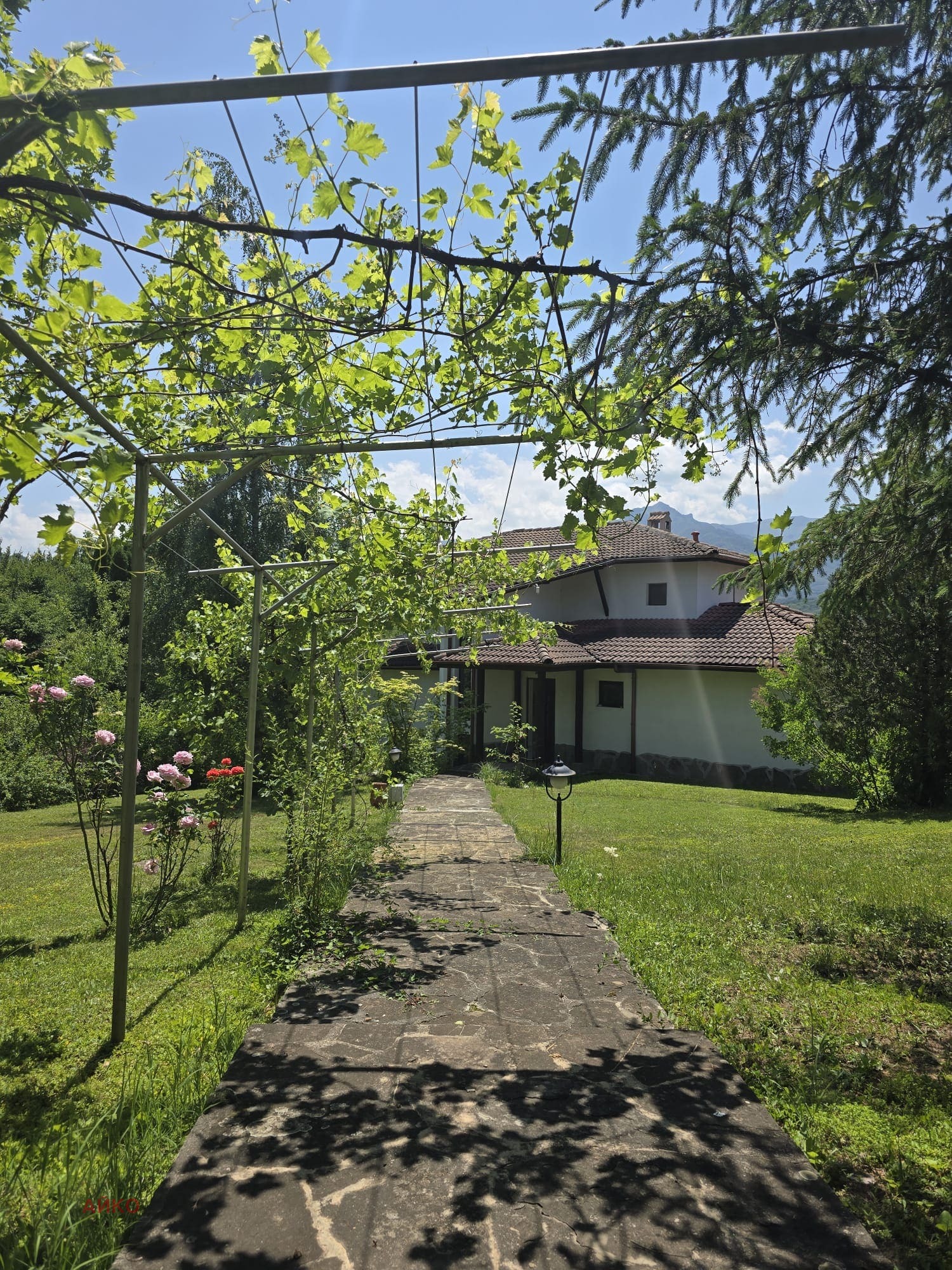 Продава КЪЩА, гр. Априлци, област Ловеч, снимка 2 - Къщи - 56123456
