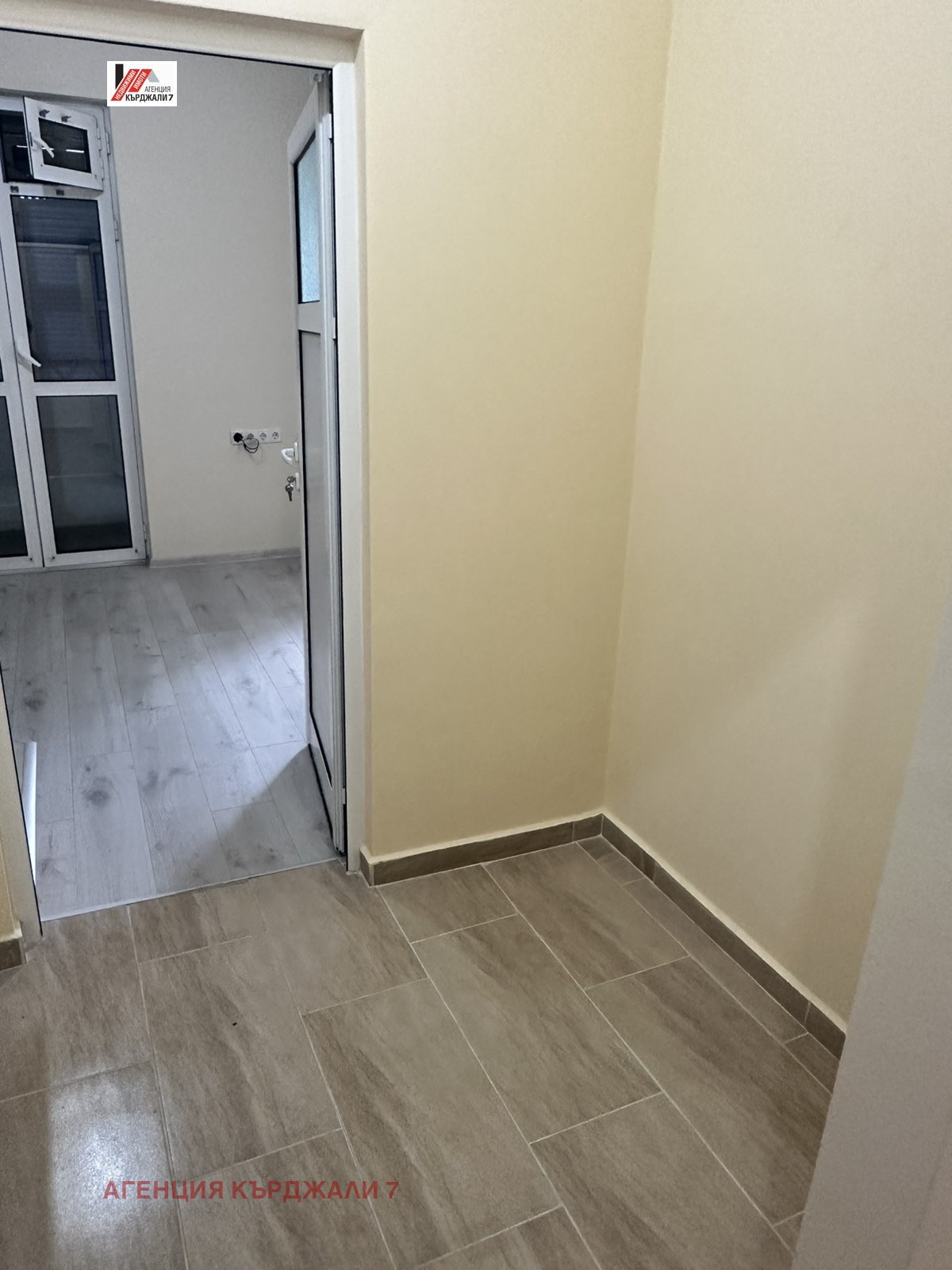 Продава 2-СТАЕН, гр. Кърджали, Център, снимка 9 - Апартаменти - 54735902