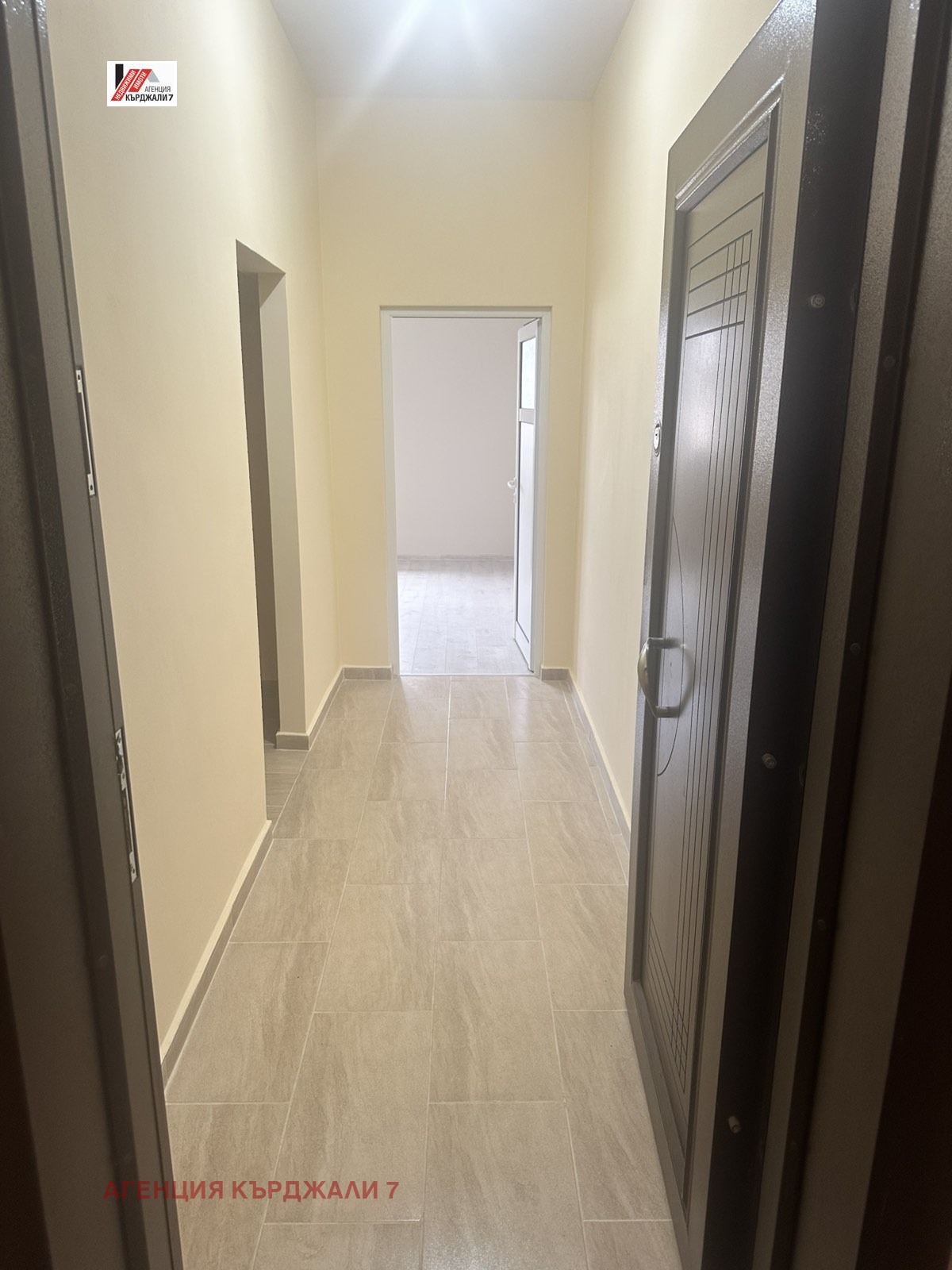 Продава 2-СТАЕН, гр. Кърджали, Център, снимка 2 - Апартаменти - 54735902