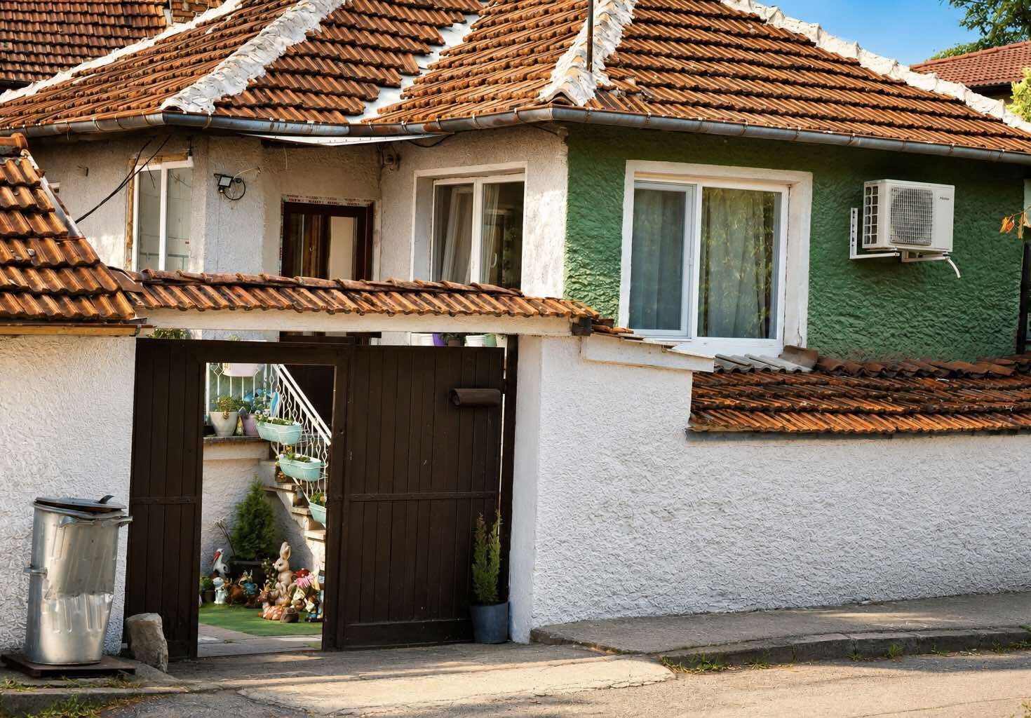 Продава КЪЩА, гр. София, с. Кътина