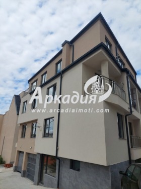 Продава 2-стаен град Пловдив Център - [1] 