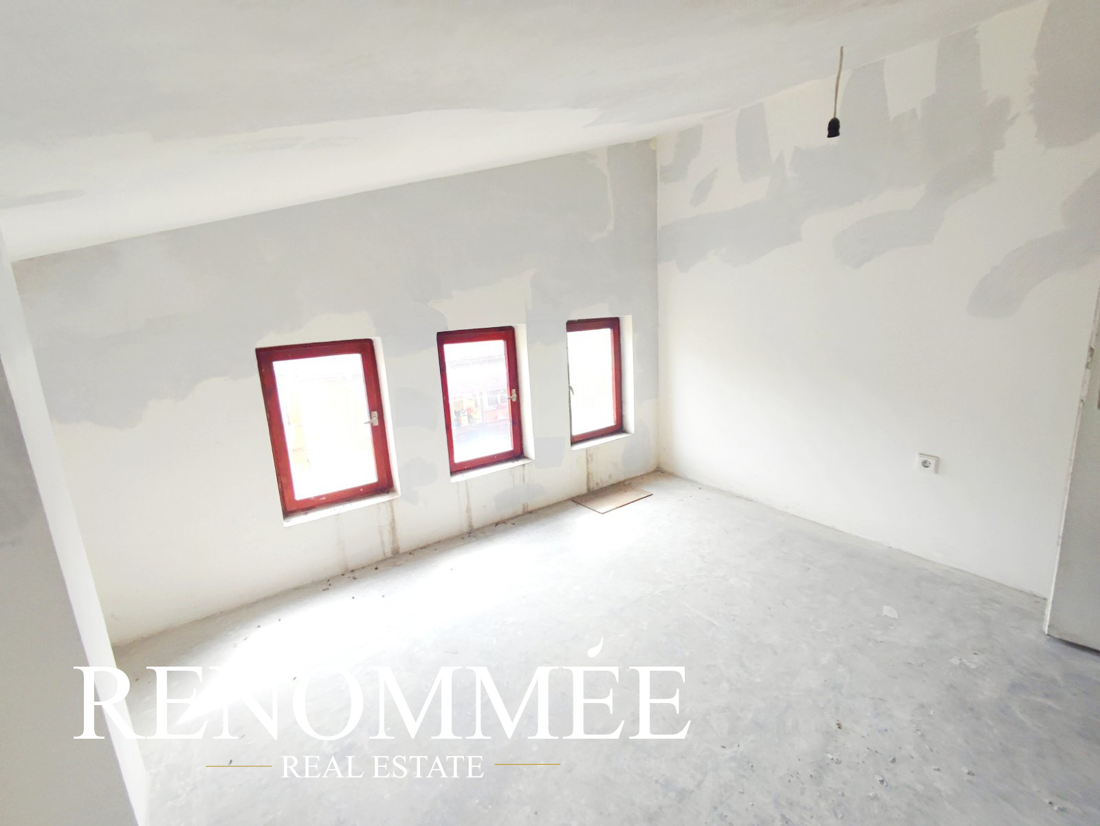 Продава ЕТАЖ ОТ КЪЩА, гр. Кърджали, Център, снимка 6 - Етаж от къща - 54342998