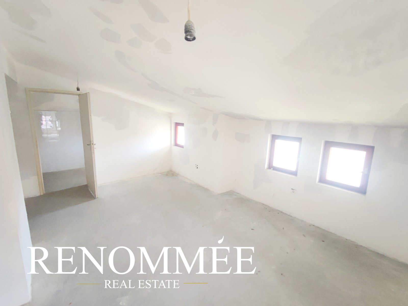 Продава ЕТАЖ ОТ КЪЩА, гр. Кърджали, Център, снимка 2 - Етаж от къща - 54342998