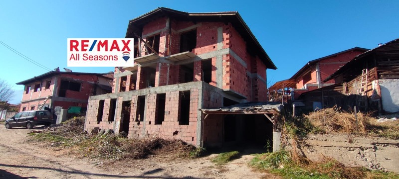 Продава КЪЩА в област Благоевград, с. Баня - 424 кв.м / 149 000 € » 291 418.67 лв., РЕМАКС ОЛ СИЙЗЪНС