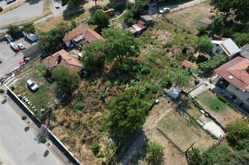 Продава ПАРЦЕЛ в област София, с. Петърч - 1050 кв.м / 73 500 € » 143 753.51 лв., ЛИДИ