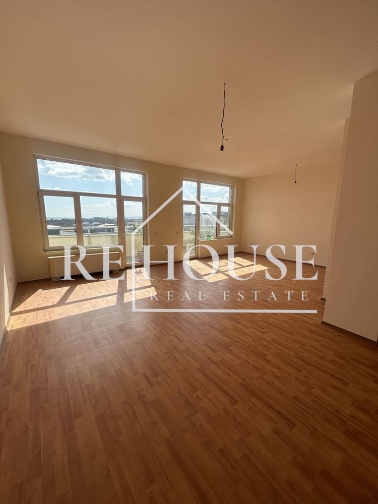 Te koop  2 slaapkamers Varna , k.k. Sv.Sv. Konstantin i Elena , 180 m² | 39174550