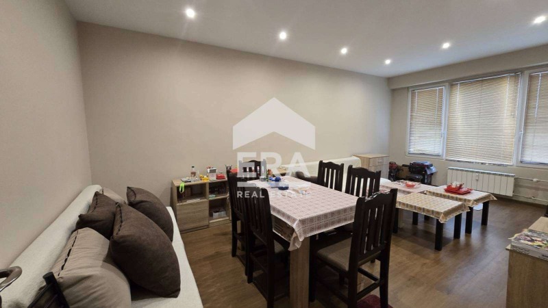 En venta  1 dormitorio Pernik , Iztok , 65 metros cuadrados | 83036056