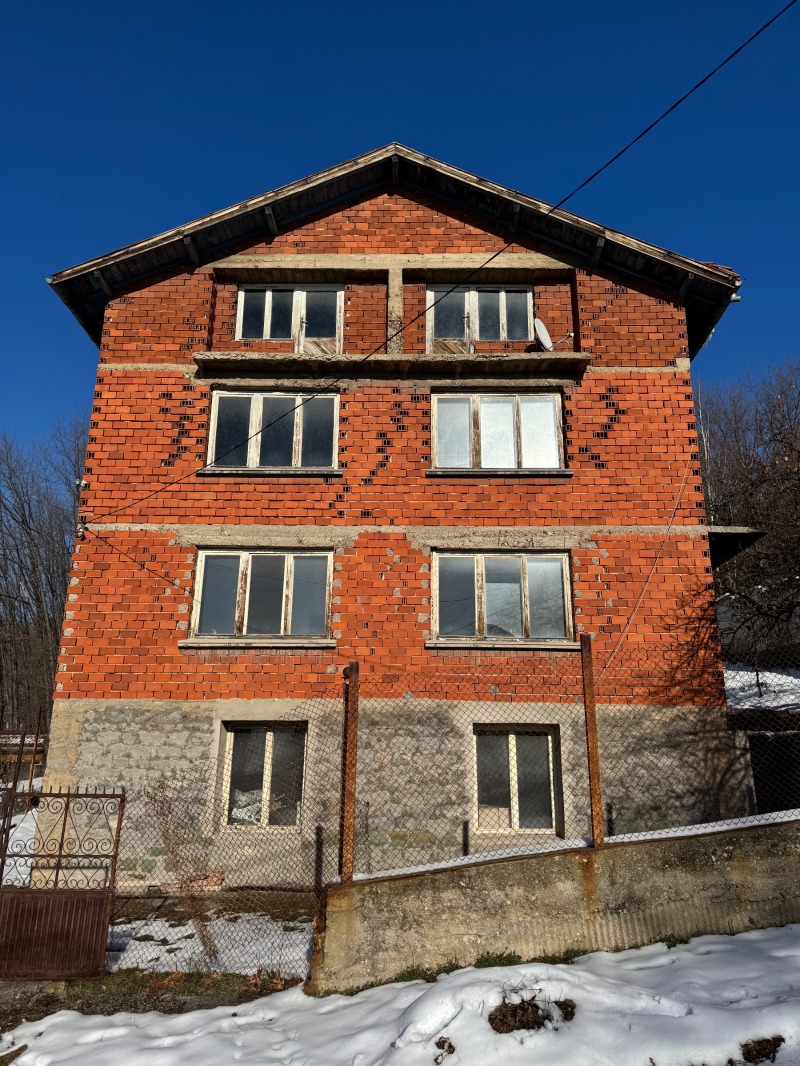 Till salu  Hus Pernik , Iztok , 380 kvm | 62310486