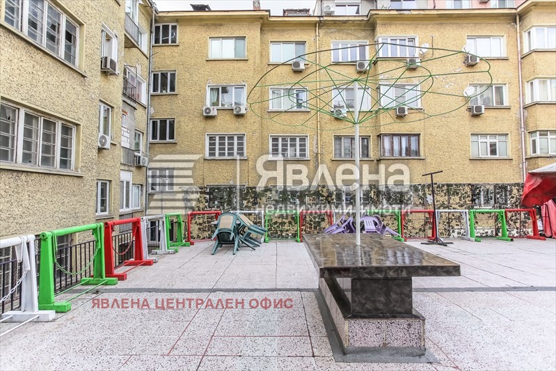 Продава ХОТЕЛ, гр. София, Център