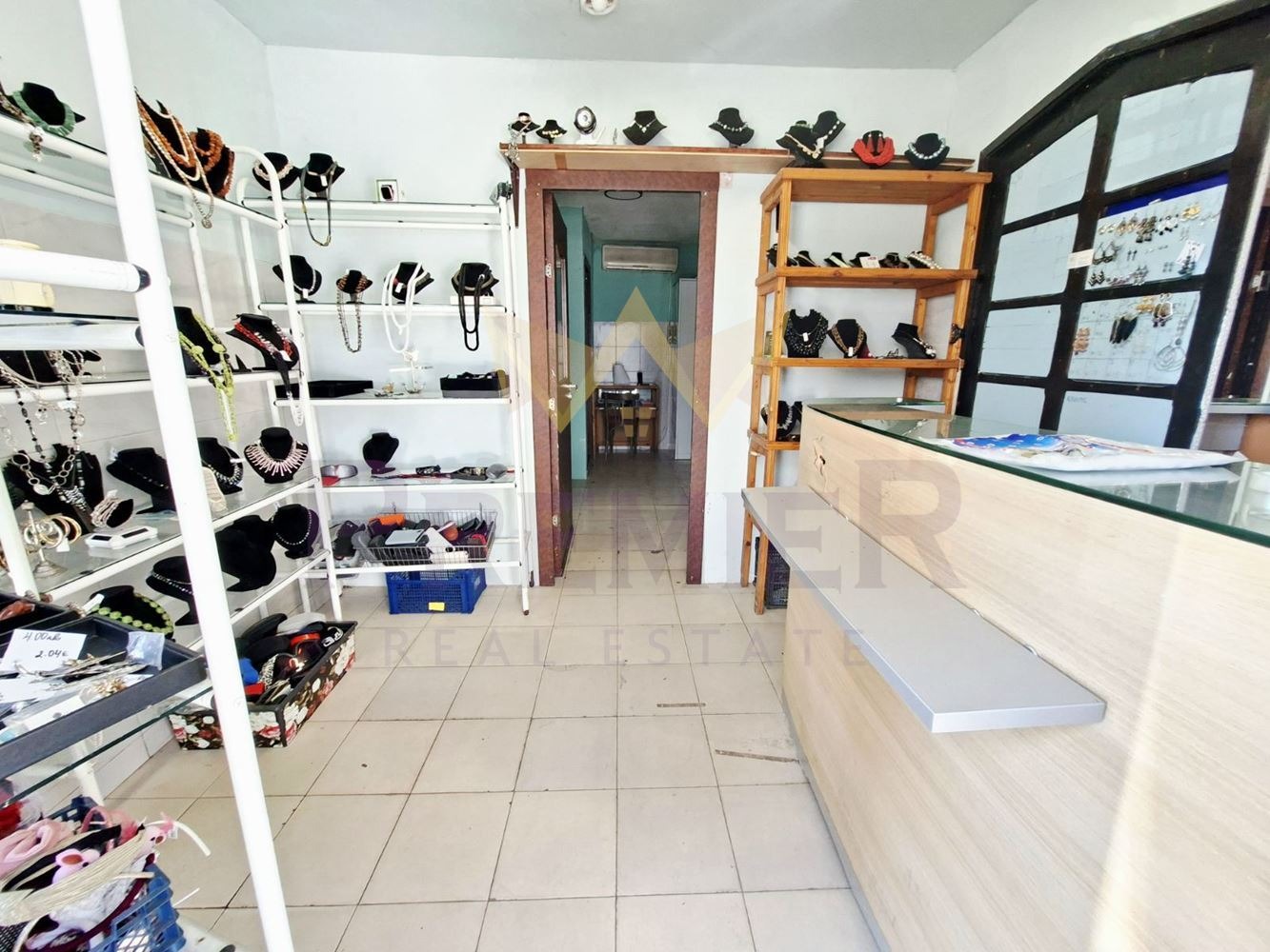 Продава МАГАЗИН, гр. Варна, Младост 1, снимка 2 - Магазини - 53965222