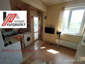 Продава 2-стаен град Кърджали Център - [1] 