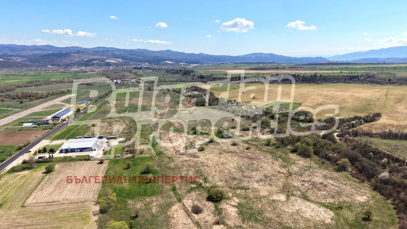 Продава ПАРЦЕЛ в област София, гр. Долна баня - 4838 кв.м / 75 000 € » 146 687.25 лв., БЪЛГЕРИАН ПРОПЕРТИС