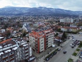 3-стаен град София, Овча купел 8