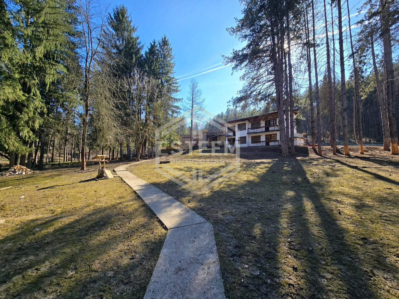 Продава ХОТЕЛ, с. Каран Върбовка, област Русе