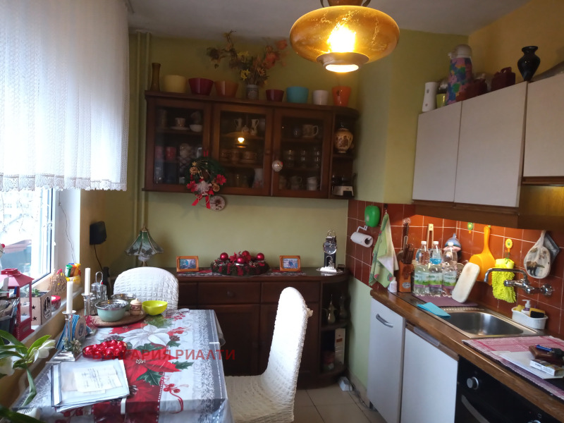 Продава 2-СТАЕН, гр. София, Хаджи Димитър