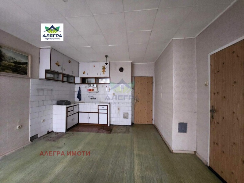 Продава 3-СТАЕН, гр. Пазарджик, Устрем, снимка 1 - Aпартаменти - 48251594