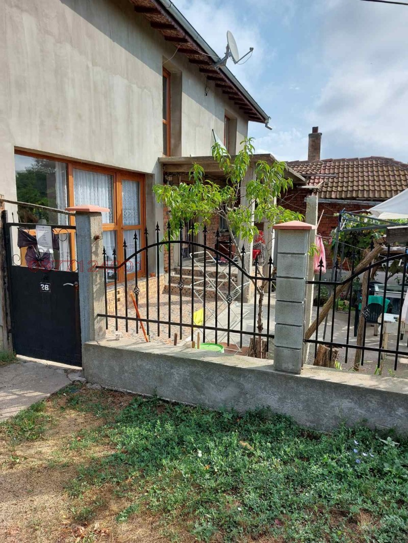 Продава КЪЩА, с. Брестовене, област Разград, снимка 3 - Къщи - 53527469