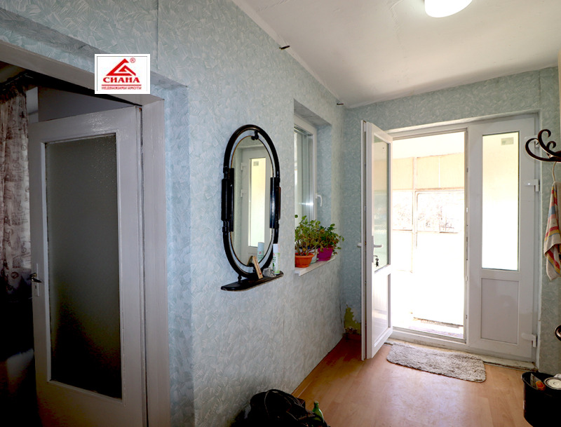 Продава ЕТАЖ ОТ КЪЩА, гр. Русе, Център, снимка 2 - Етаж от къща - 52534664