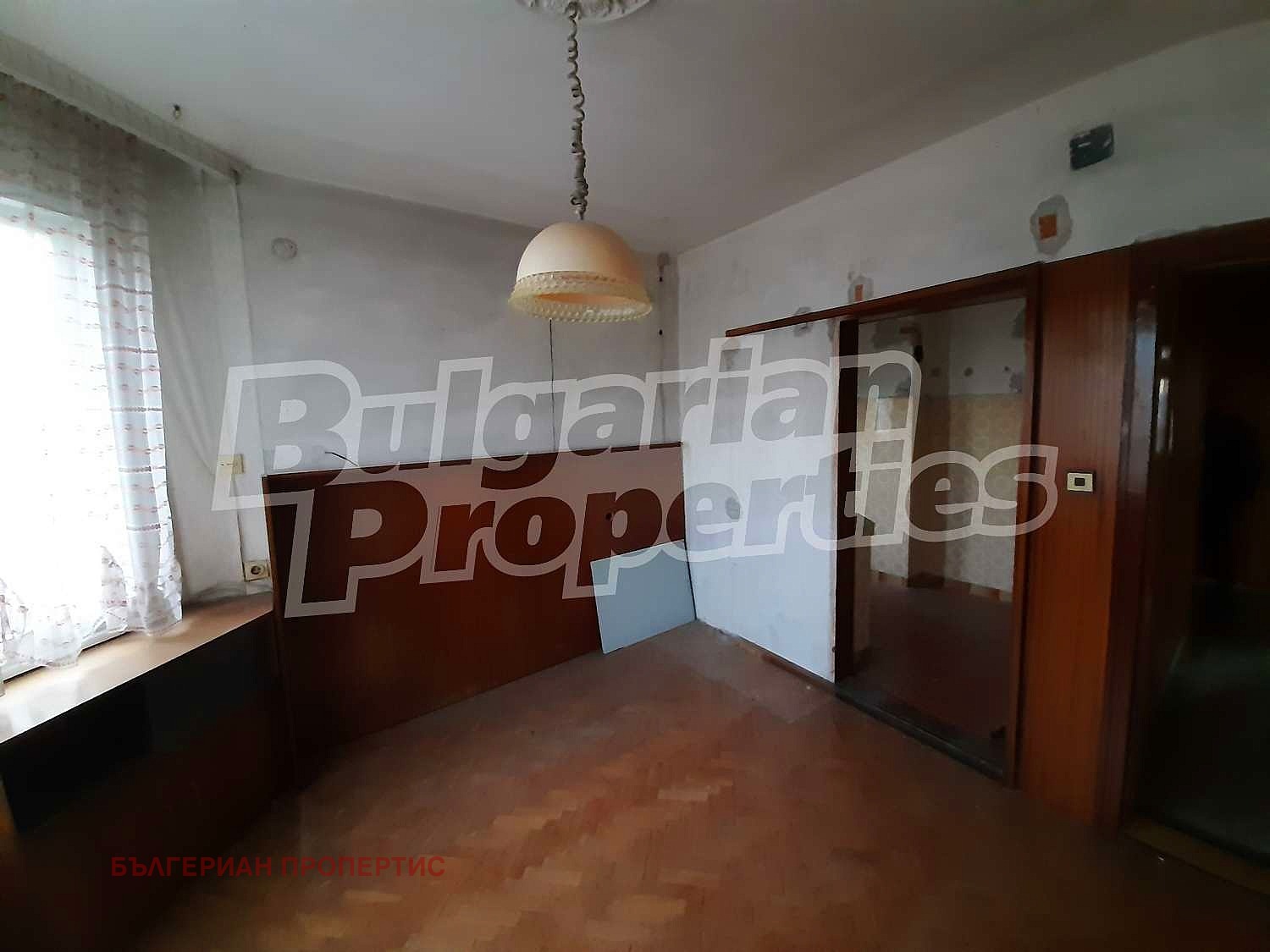 Продава МНОГОСТАЕН, гр. Велико Търново, Бузлуджа, снимка 2 - Апартаменти - 48110847