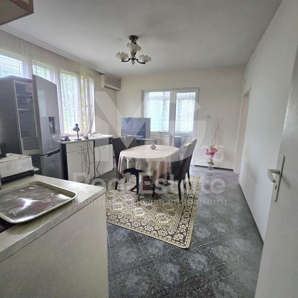 Продава ЕТАЖ ОТ КЪЩА, гр. Пловдив, Кючук Париж, снимка 2 - Етаж от къща - 54288788