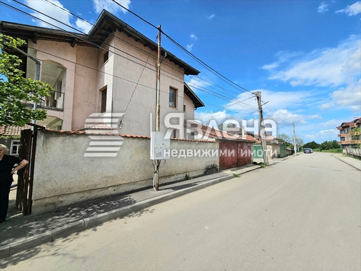 Продава КЪЩА, гр. София, Бенковски, снимка 2 - Къщи - 55893773