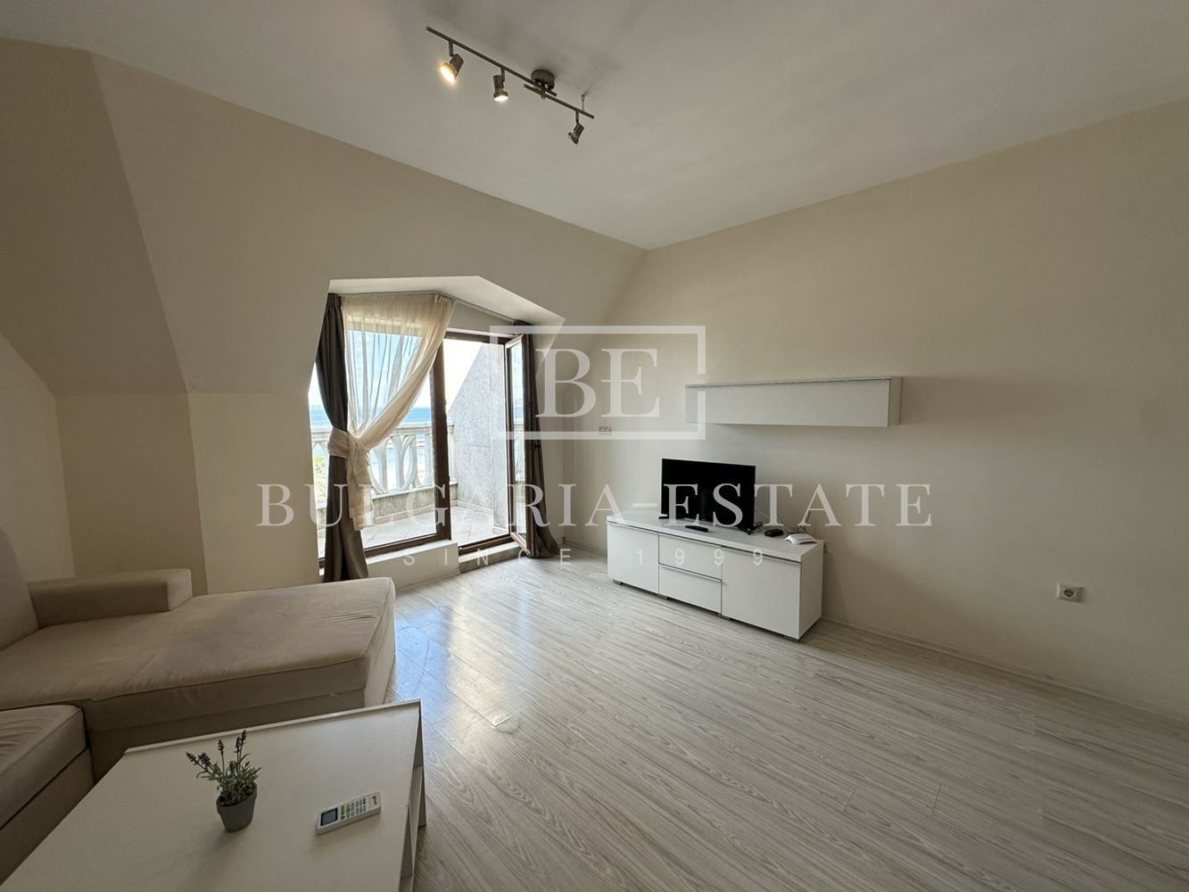 Продава 3-СТАЕН, гр. Варна, Аспарухово, снимка 2 - Апартаменти - 54761744